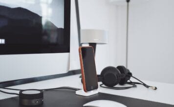 Low-code a tradycyjne języki – czy deweloperzy powinni się bać?